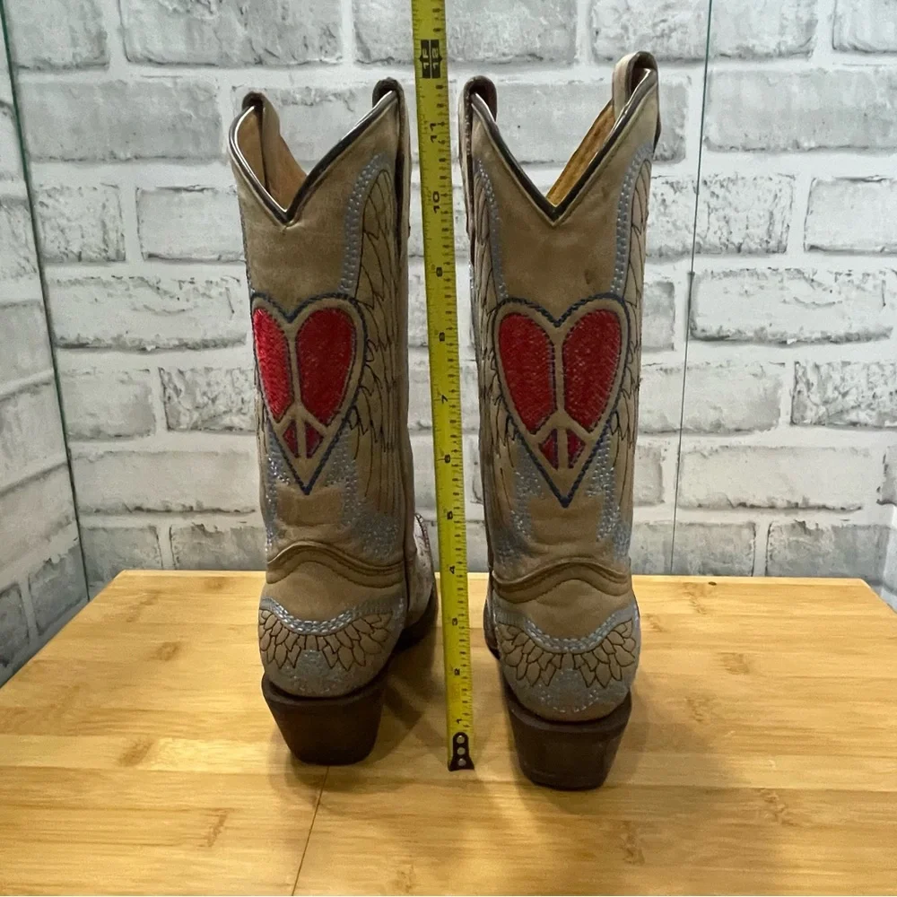 Corral vintage TEEN Heart & Wings western boots, size 2 Leather. Preowned.